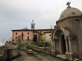 2018-04-08 Pizzo Cerro e Castel Regina 001