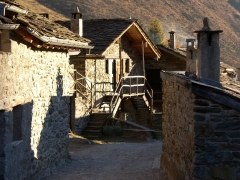 rifugio Bozzi con laghi e passo di Montozzo